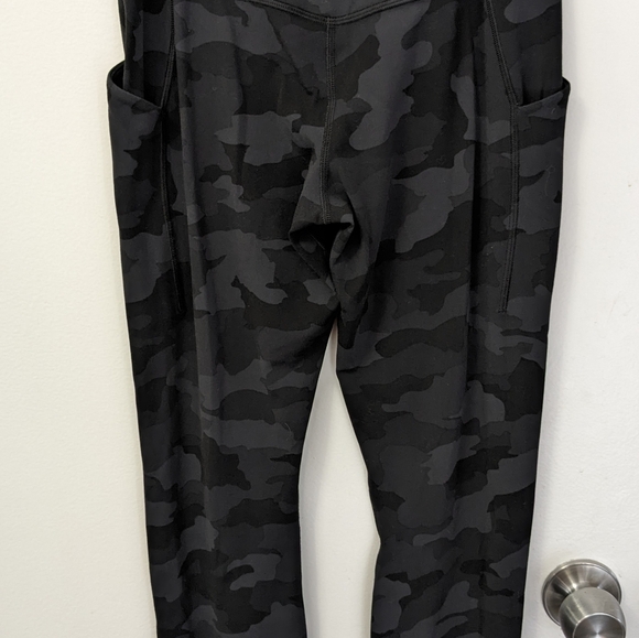 Lululemon  Tight 25” HR Size 6 Incognito Camo Multi Grey Non reflective - Picture 8 of 8